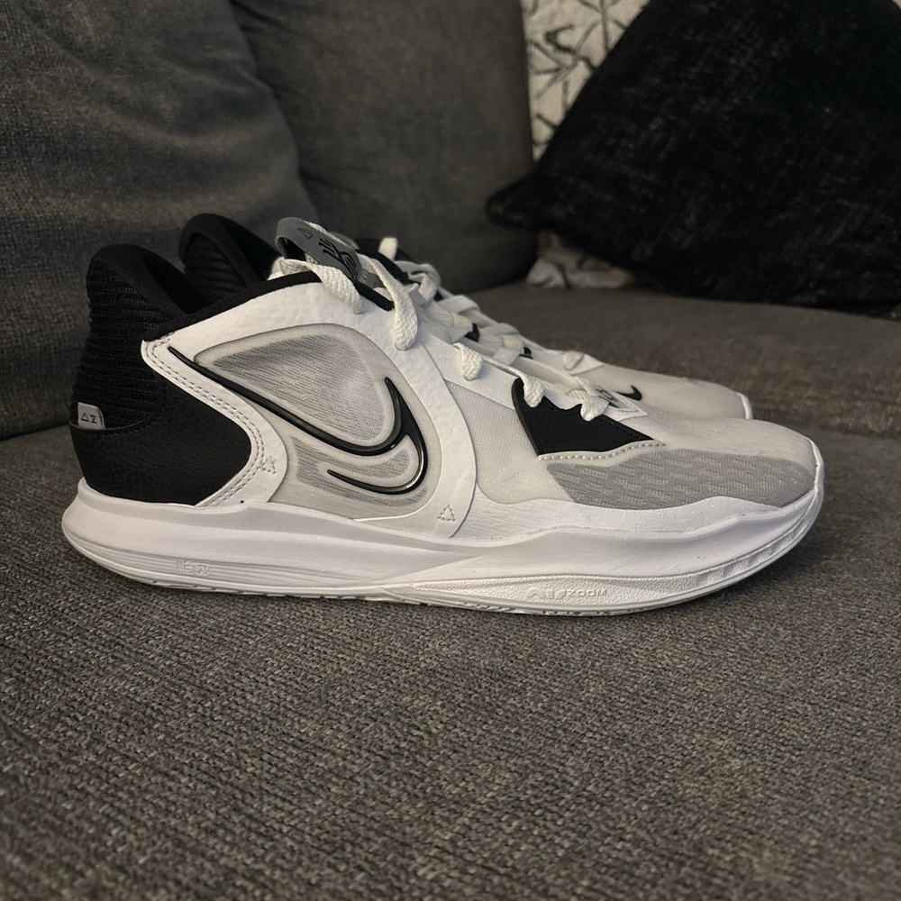 Nike Men's Sneakers in Black, White, and Gray